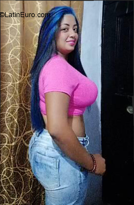 Date this hot Colombia girl Yessi from Buga CO30572