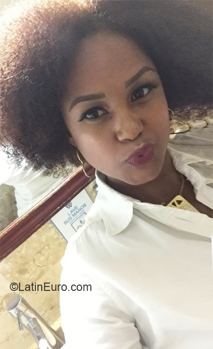 Date this lovely Dominican Republic girl Esther from Santo Domingo DO40019