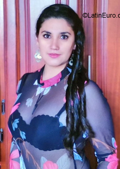 Date this tall Ecuador girl Yoli from Quito EC835