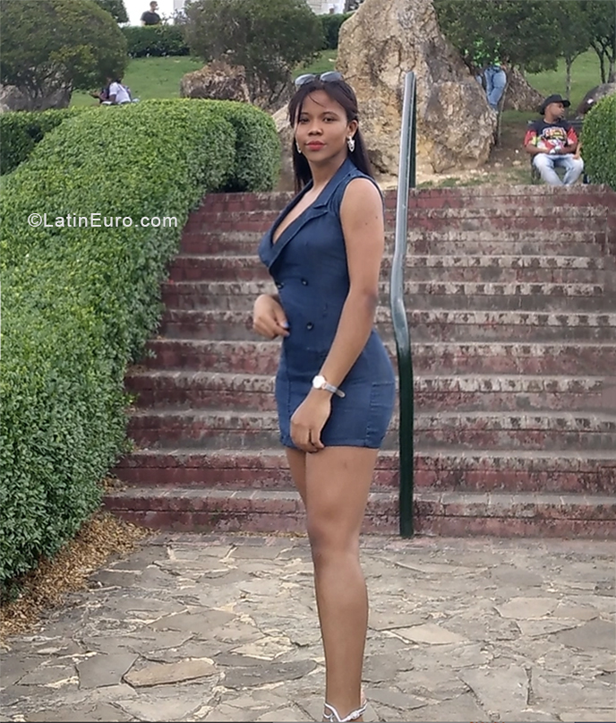 Date this young Dominican Republic girl Franciery from Santiago DO40040