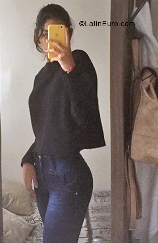 Date this fun Colombia girl Natalia from Bogota CO30621