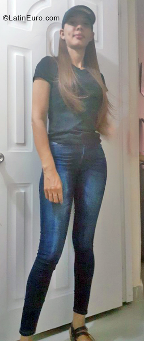 Date this tall Dominican Republic girl Yanira from Santo Domingo DO40049