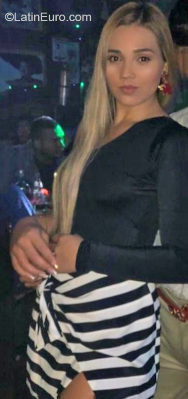 Date this beautiful Colombia girl Laura from Medellín CO30655