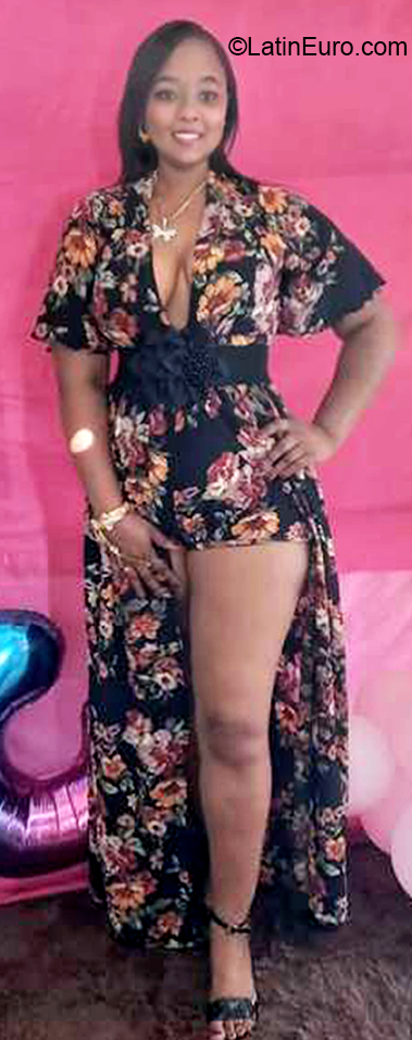 Date this gorgeous Dominican Republic girl Aura from Santiago DO40069