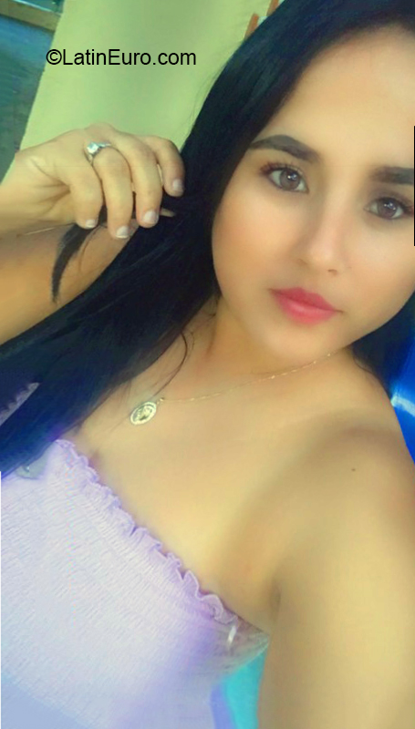 Date this funny Dominican Republic girl Madelyne from Santiago DO40070