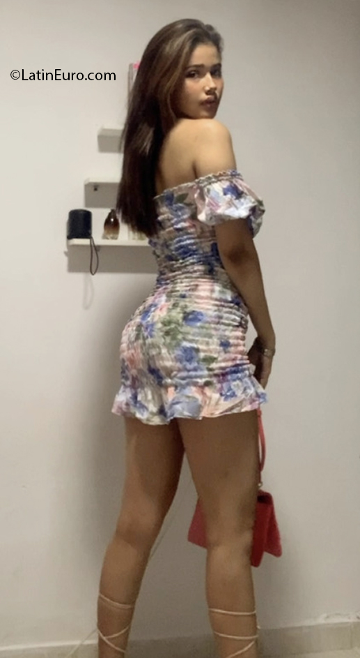 Date this happy Colombia girl Yenni from Sincelejo CO30705
