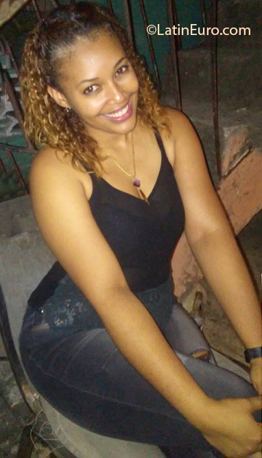 Date this lovely Dominican Republic girl Ana Lucia from Santo Domingo DO40582