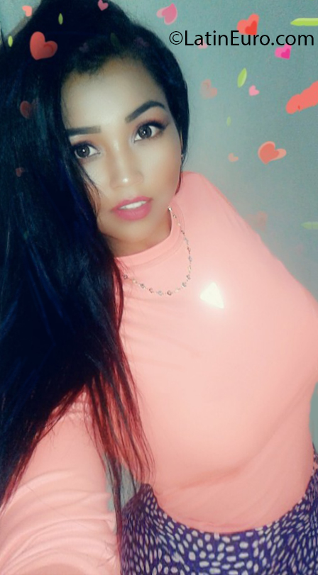 Date this lovely Colombia girl Graciela from Cali CO30717