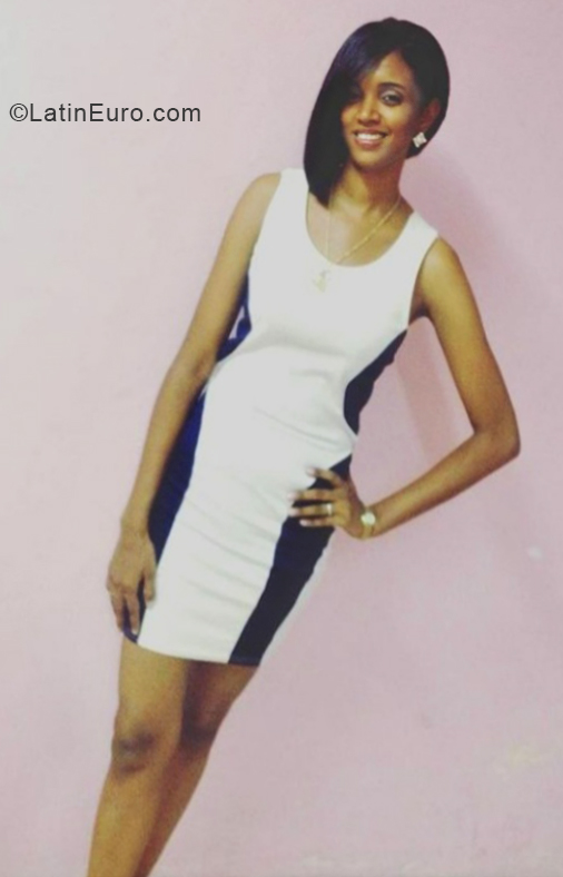 Date this good-looking Dominican Republic girl Yis from Santo Domingo DO40134