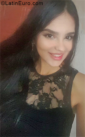 Date this fun Venezuela girl Karmen from Merida VE4178