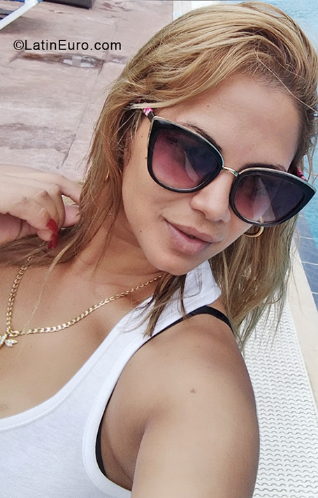 Date this happy Cuba girl Lia from  CU787