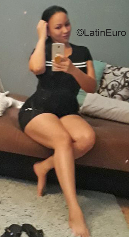 Date this hard body Dominican Republic girl Anny from Santo Domingo DO40147