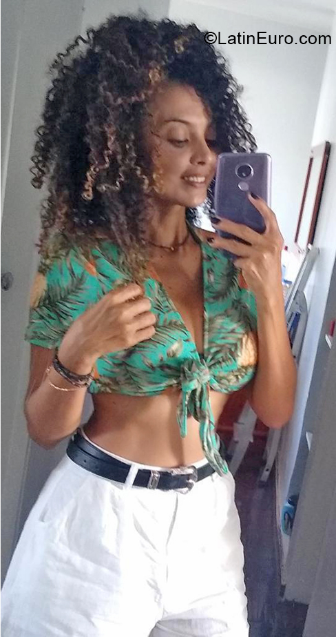 Date this hard body Brazil girl Maria from Brasilia BR11442