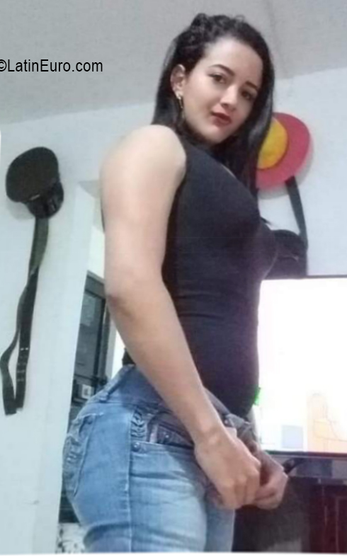 Date this attractive Colombia girl Yenis from Bogotá CO30785