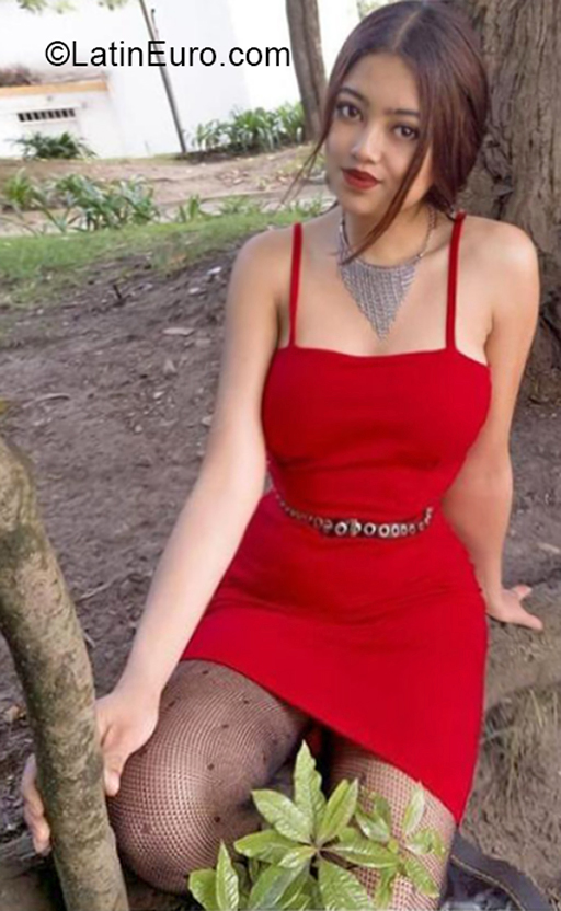 Date this stunning Colombia girl Valentina from Bogota CO30799