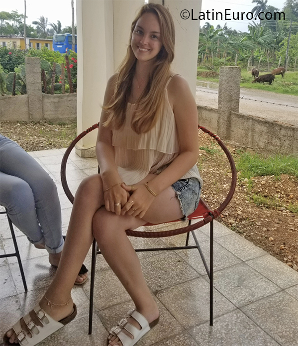 Date this pretty Cuba girl Liliana from Camaguey CU792