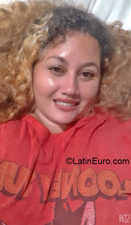 Date this beautiful Colombia girl Yusneiris from Maicao CO30834