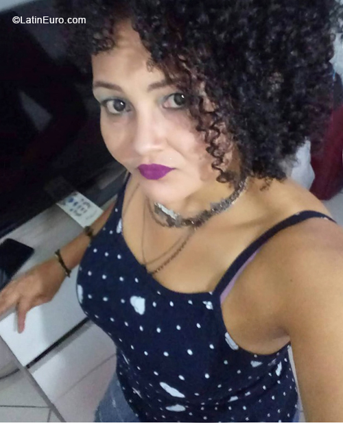Date this fun Brazil girl Ana Claudia from Ilheus BR11466