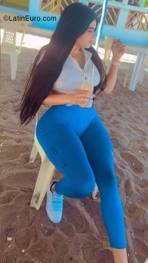 Date this funny Dominican Republic girl Yoadelis from Santo Domingo DO40255