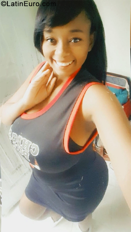 Date this funny Dominican Republic girl Elisa from Higuey DO40272