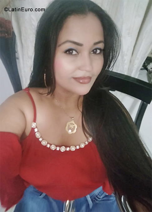 Date this hot Colombia girl Giselle from Santa Marta CO30936