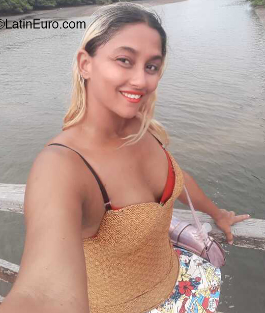 Date this voluptuous Brazil girl Ana from Ilha De Itamaraca BR11499