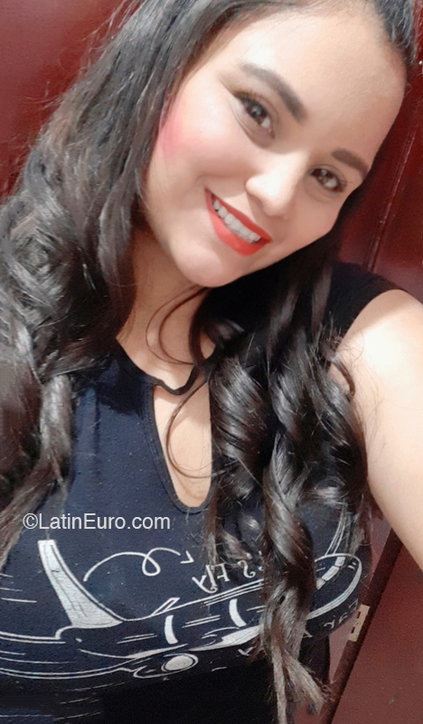 Date this good-looking Colombia girl Erika from Bogota CO30976