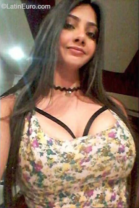Date this attractive Ecuador girl Maria from Guayaquil EC869