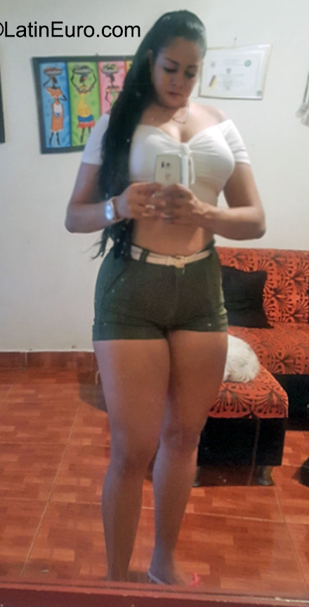 Date this voluptuous Colombia girl Yuli from Cali CO30991