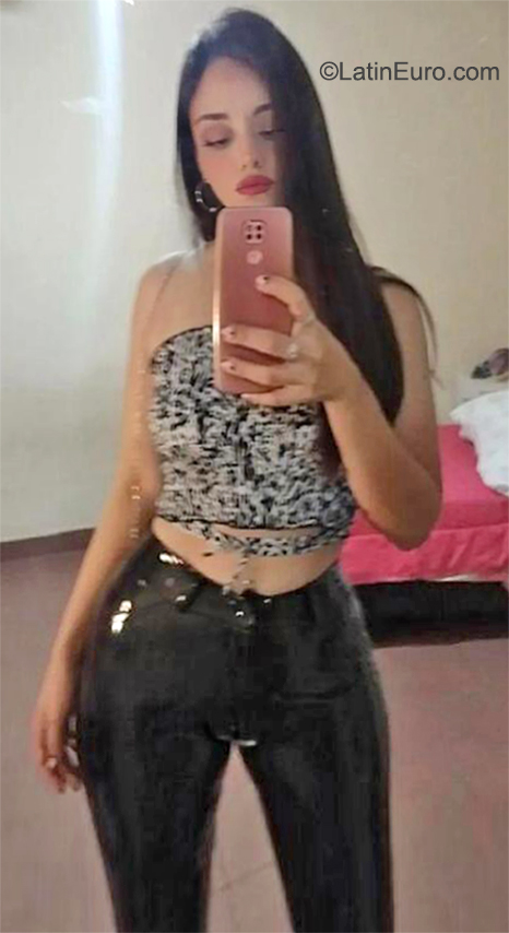 Date this beautiful Argentina girl Yanina from La Rioja Capital AR810