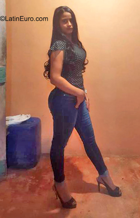 Date this attractive Dominican Republic girl Kary from La Vega DO40314