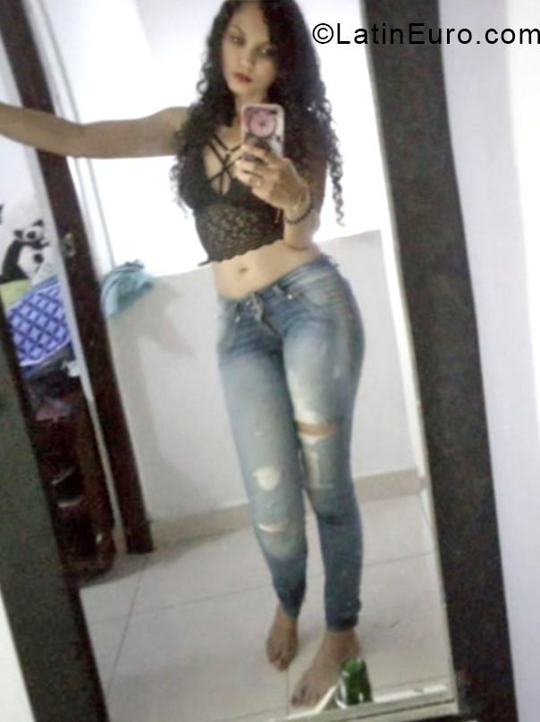 Date this young Colombia girl Tay from Barranquilla CO31027