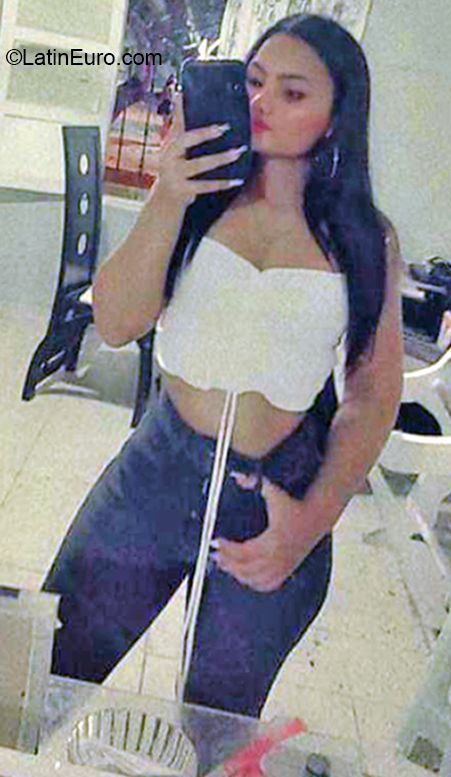 Date this happy Colombia girl Milagros from Barranquilla CO31037