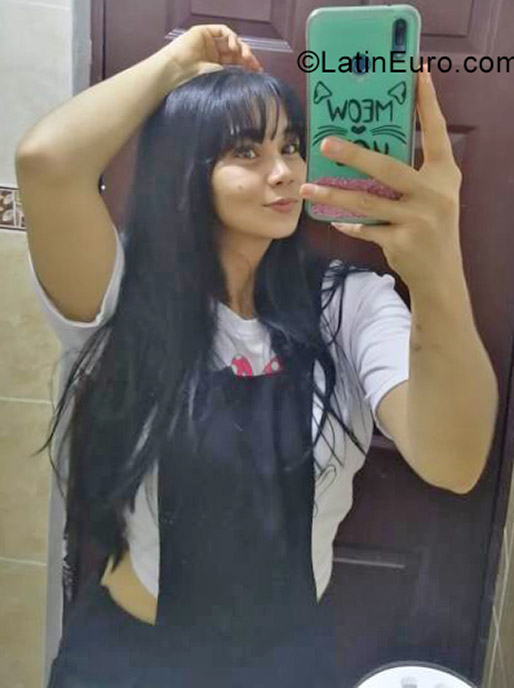 Date this young Colombia girl Martina from Cartagena CO31075