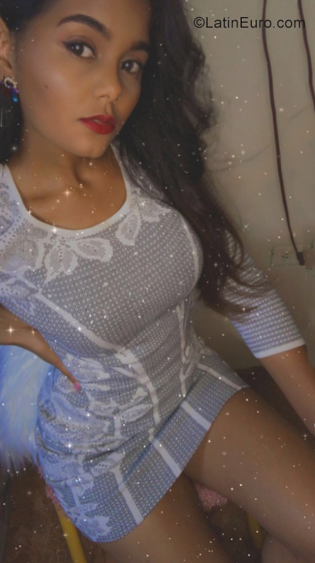 Date this charming Dominican Republic girl Ana from Santo Domingo DO40370