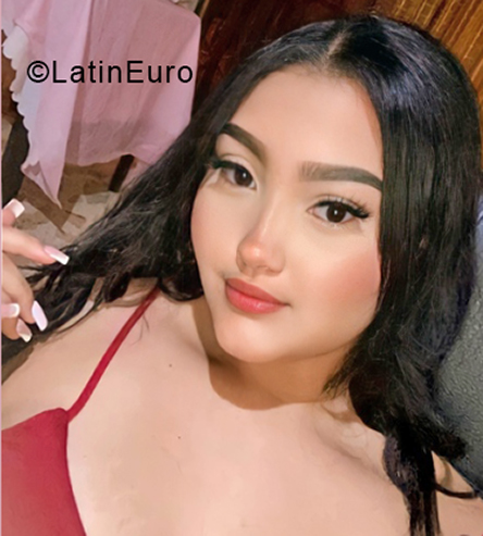 Date this voluptuous Colombia girl Carolina from Medellin CO31116