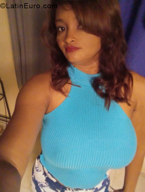 Date this sultry Dominican Republic girl Migdalia from Santo Domingo DO40406