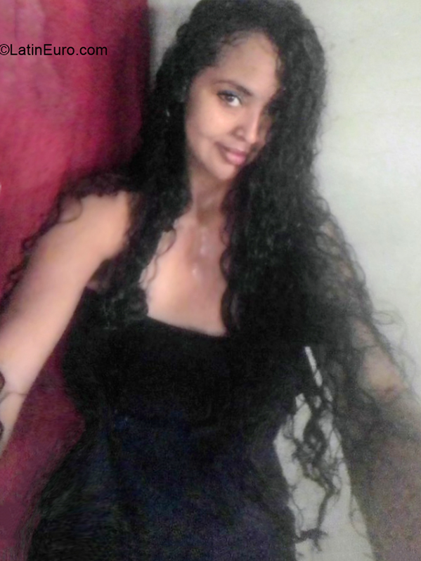 Date this good-looking Dominican Republic girl Karina from Santo Domingo DO40415