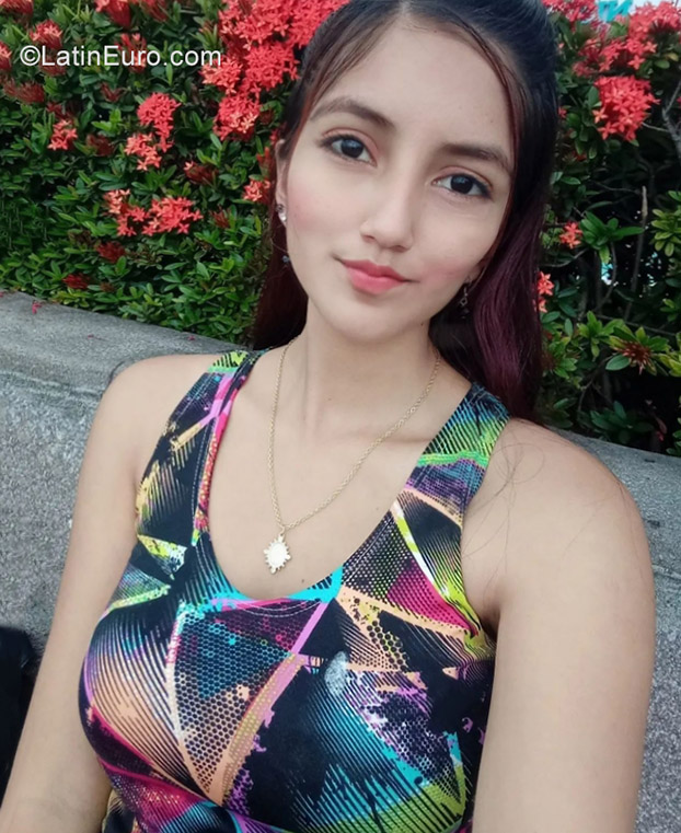 Date this cute Ecuador girl Angelica from Guayaquil EC885