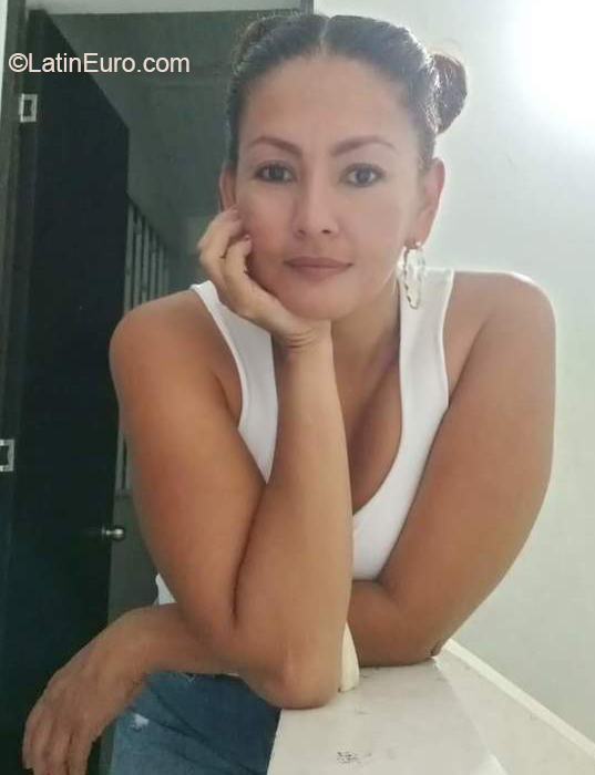 Date this hot Colombia girl DIANA from Bogota CO31230