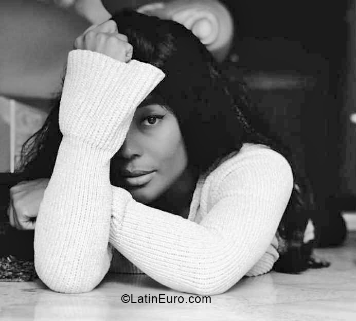 Date this happy Colombia girl Su from Pal CO31332