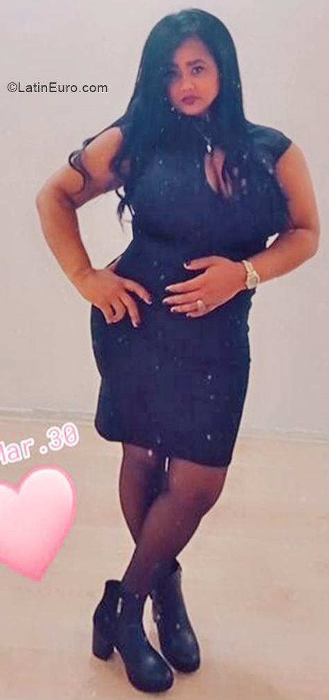 Date this stunning Dominican Republic girl Mariela from San Cristobal DO40576