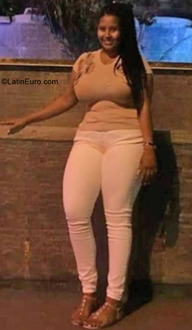 Date this lovely Colombia girl Alejia from Cali CO31347