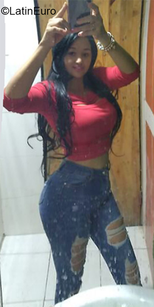 Date this hard body Dominican Republic girl Sandra from Santo Domingo DO40588