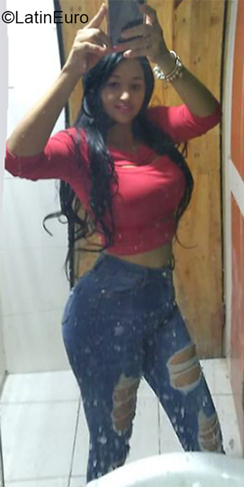 Date this attractive Dominican Republic girl Sandra from Santo Domingo DO40588