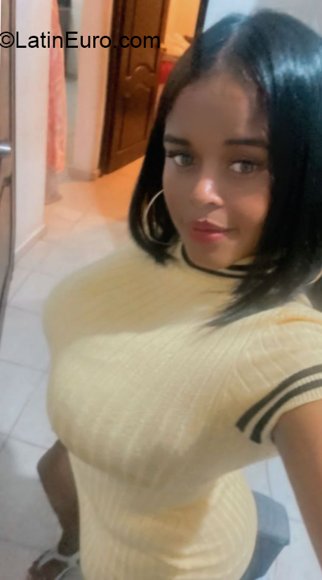 Date this beautiful Dominican Republic girl Choco from Santo Domingo DO40591
