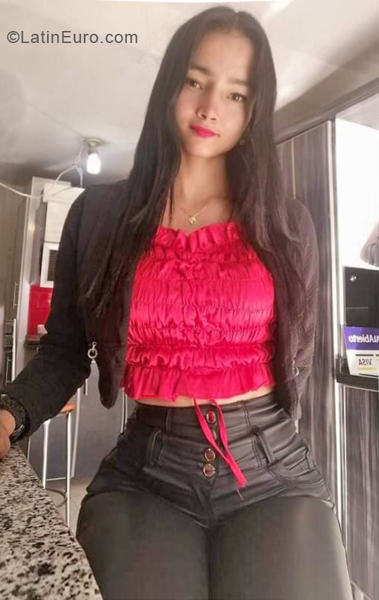 Date this nice looking Colombia girl Alejandra from Bogota CO31467