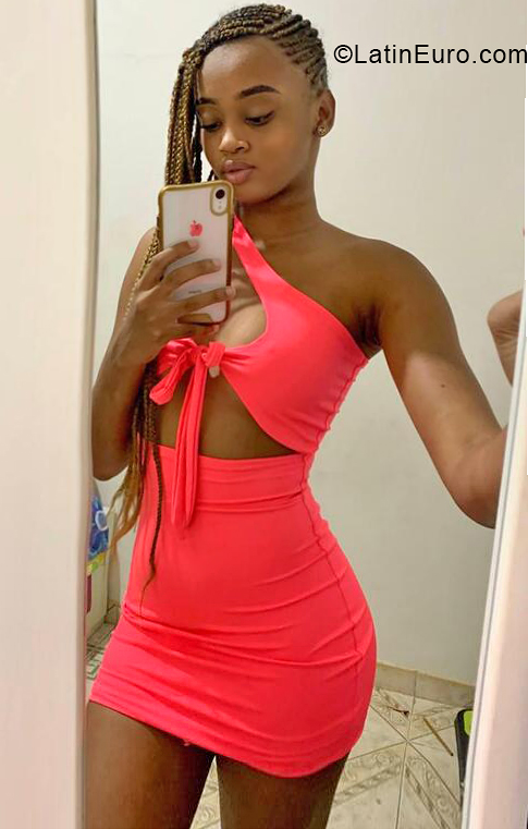 Date this funny Colombia girl Valentina from Cali CO33805