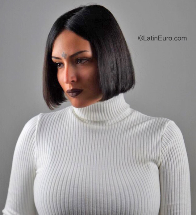 Date this lovely Spain girl India from Barcelona ES699