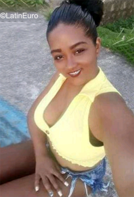 Date this good-looking Brazil girl Priscila from Salvador BR11767